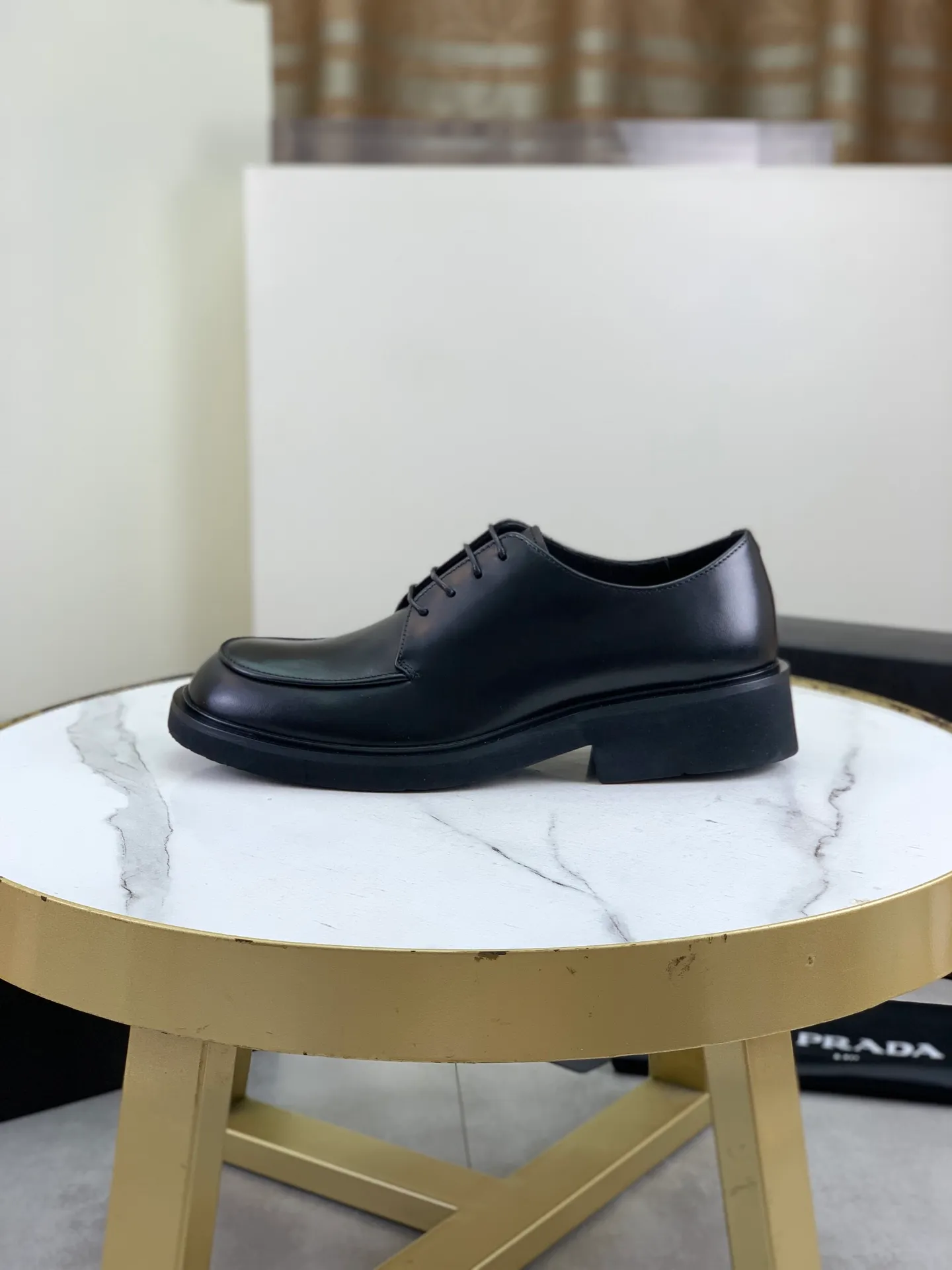 Factory price P840 💰Original quality, top version🔱 ＰＲＡＤＡPrada. Men's business casual leather shoes, top quality cow leather. 1:1 shipment ⬆️Luxurious and noble, all made of imported original first-layer fine suede cowhide, just to create a more comfortable wearing experience. Upper: original comfortable open-edge bead-rubbed calfskin ➕Top imported water-dyed full cow lining, original high-end lightweight and comfortable TPU combination bottom ✔️Code number: 39-44 (38 45 Can be customized)